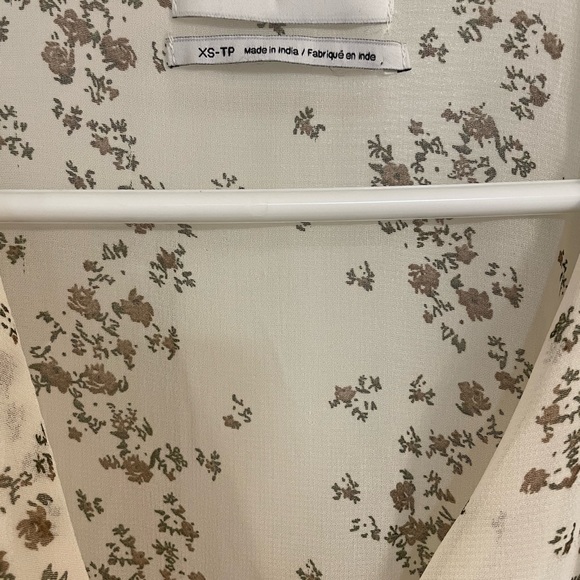 Floral tie around Urban Outfitters dress💐 - Picture 2 of 5